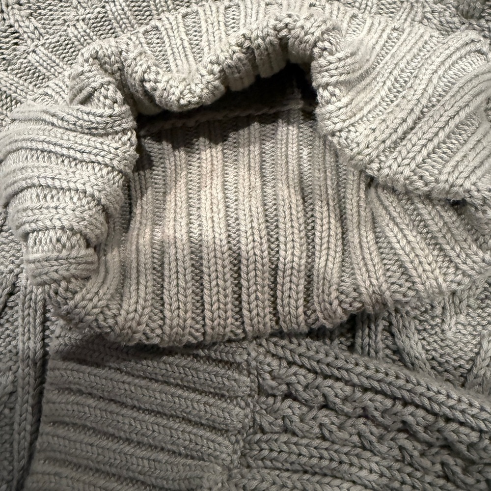 Kith Women’s Olive Green Cable Knit Cropped Sweater - Picture 4 of 5